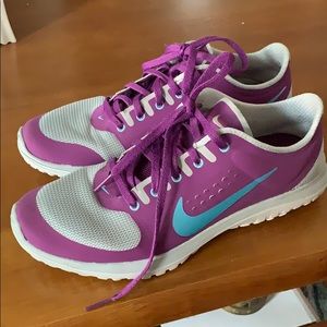 Nike women’s sneakers